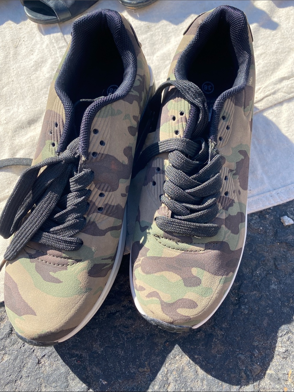 Women’s European Camouflage Lace-Up Sneakers - Olive Green